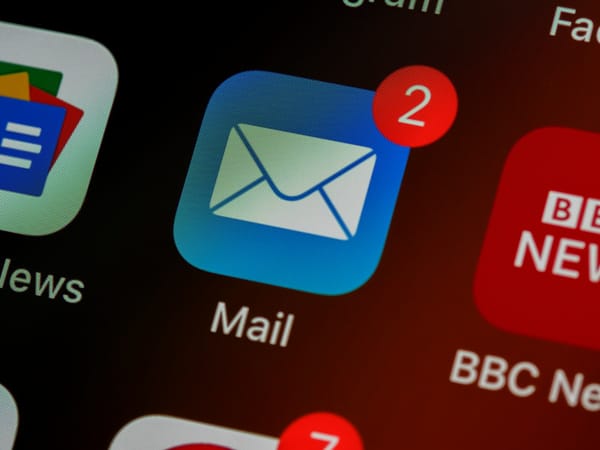 Email professionnel à Saint-Nazaire : adresse à votre domaine et délivrabilité
